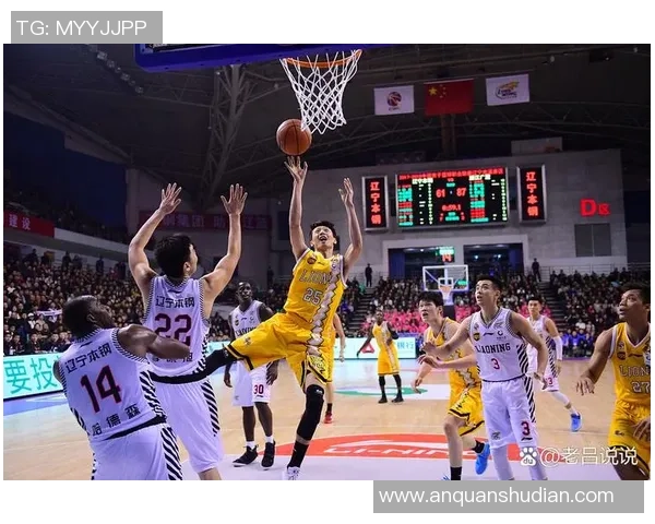 南京篮球队展现灵活战术与团队配合的精彩表现分析